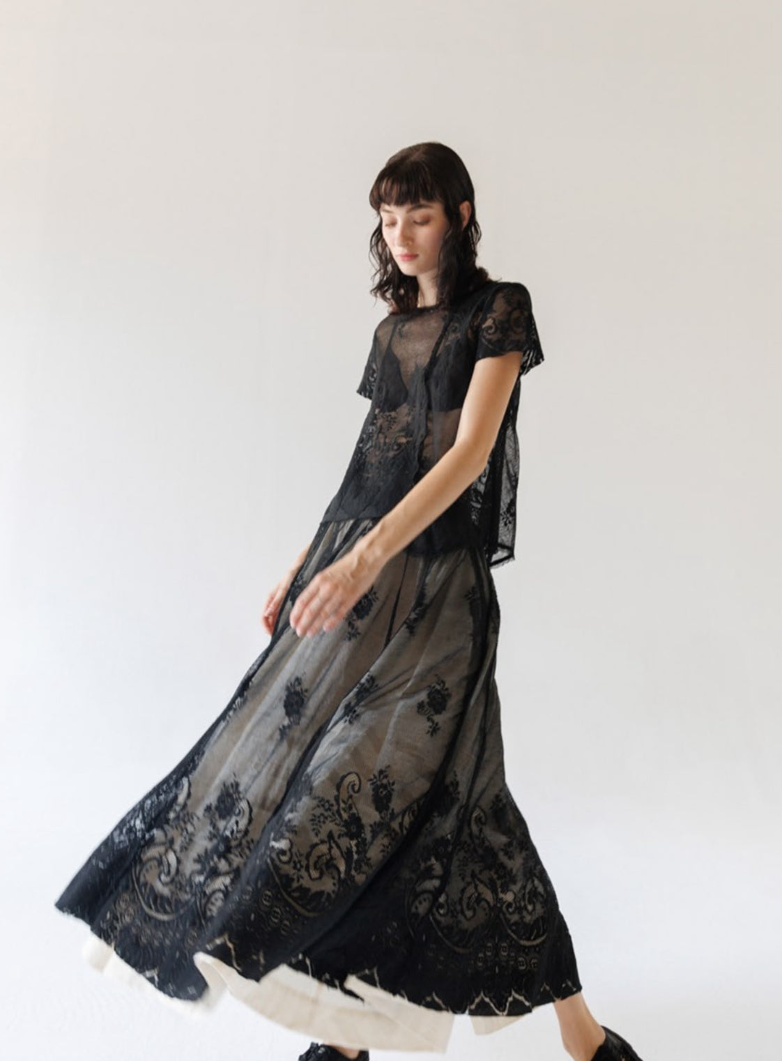 GATHERED BLACK LACE SKIRT
