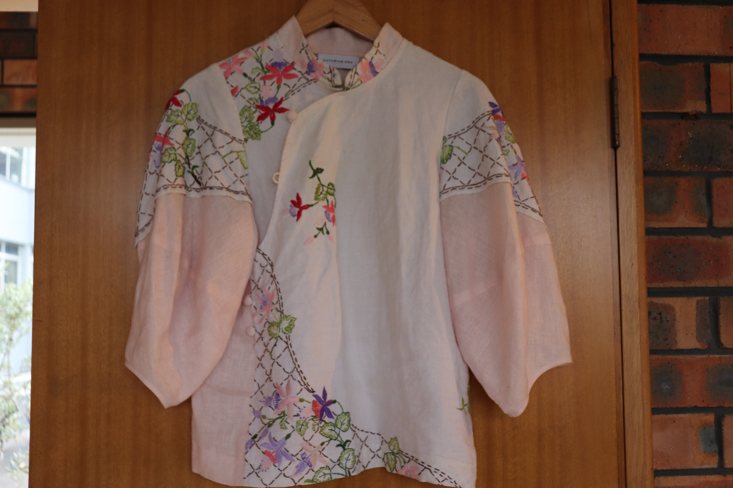 SUSTAIN LINEN TOP