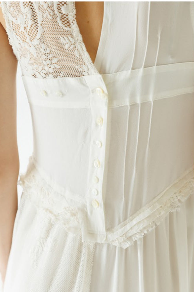 DRESS WITH LACE PATCH