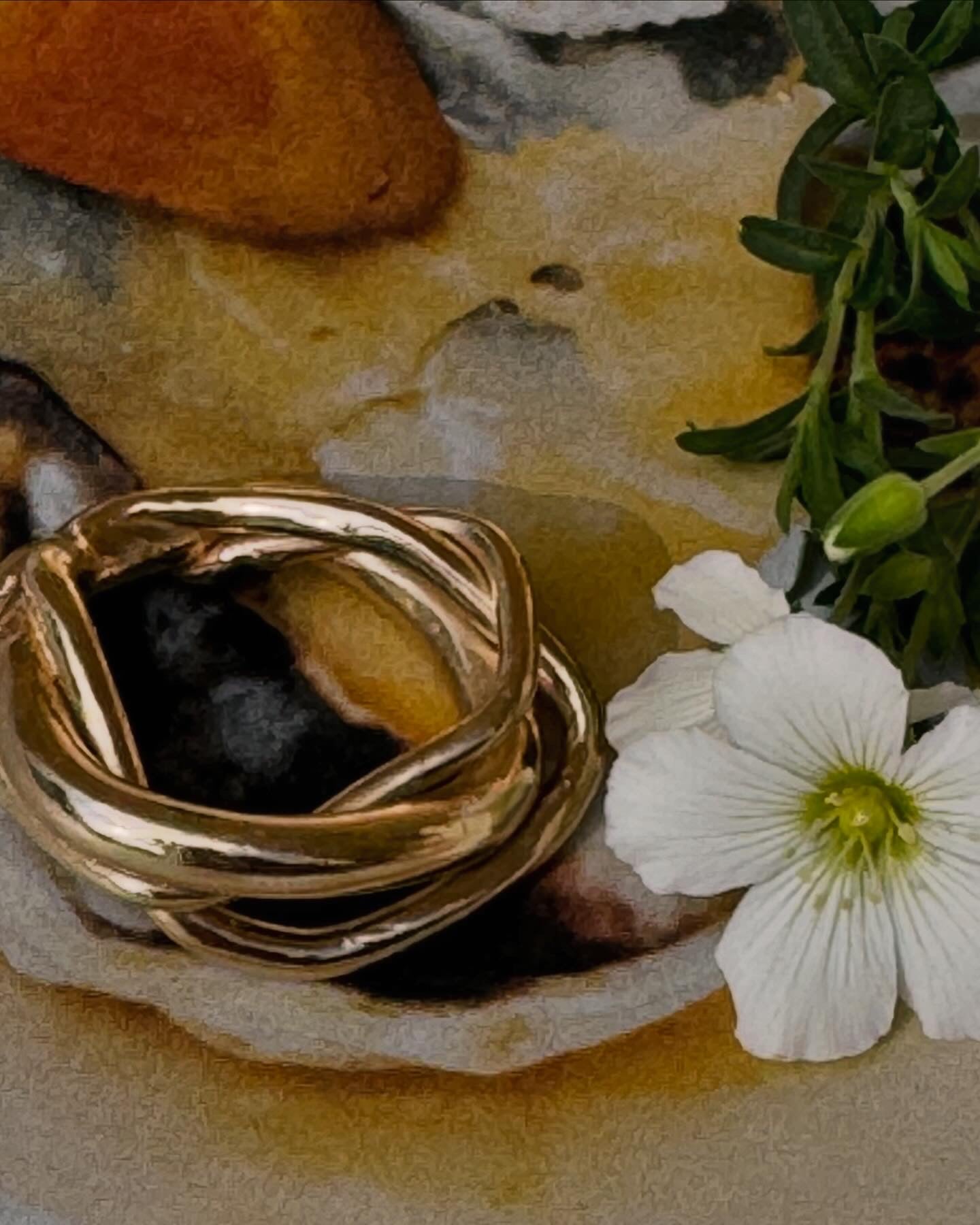 9CT GOLD ORGANIC TWIST RING