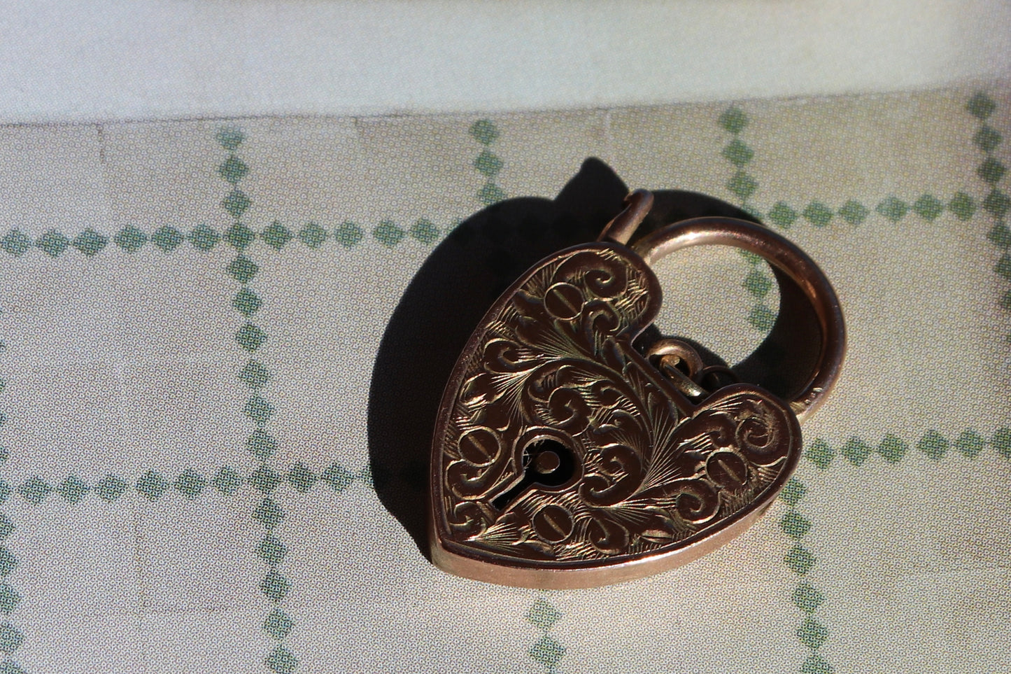 9ct GOLD HEART PENDANT