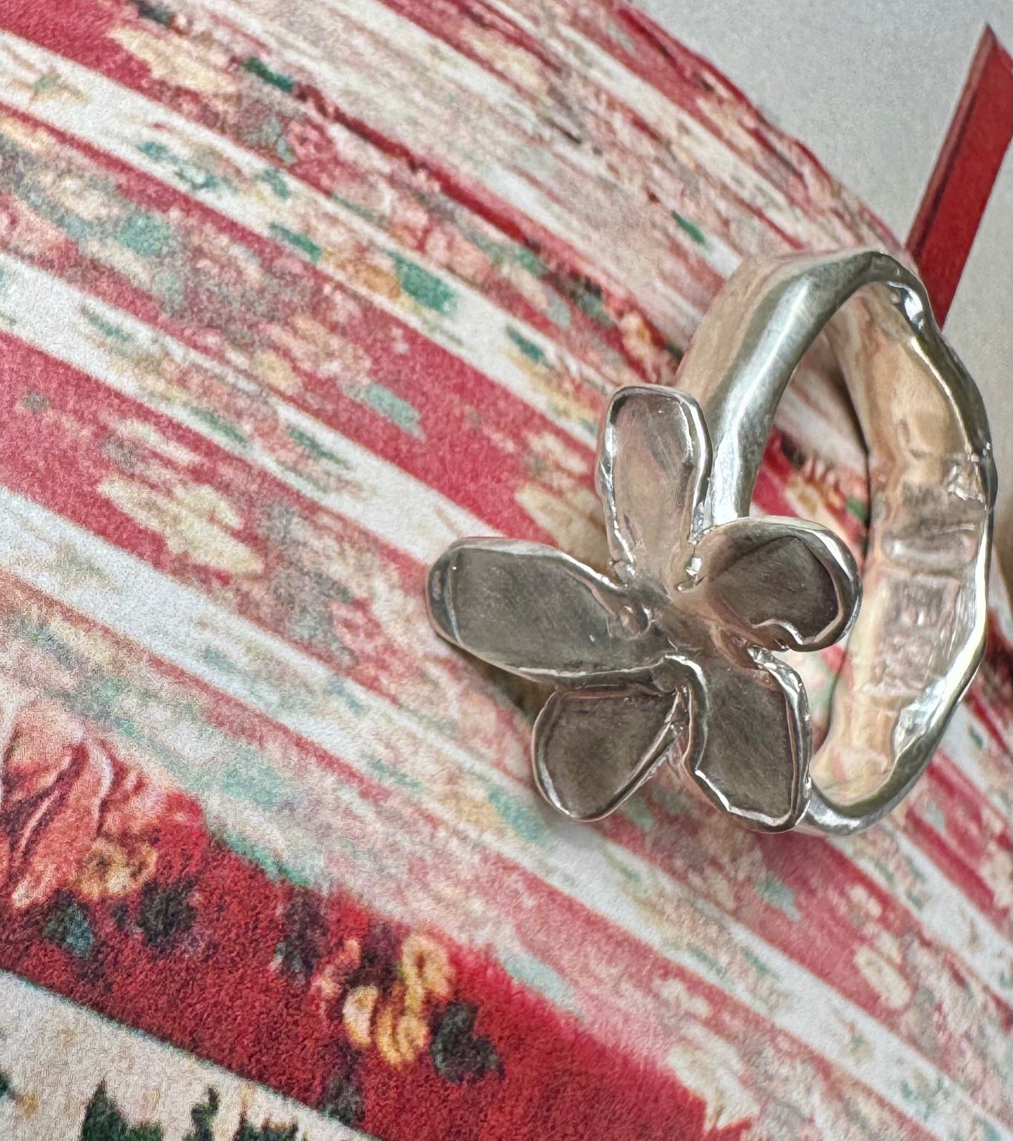STERLING SILVER ORGANIC DAISY RING