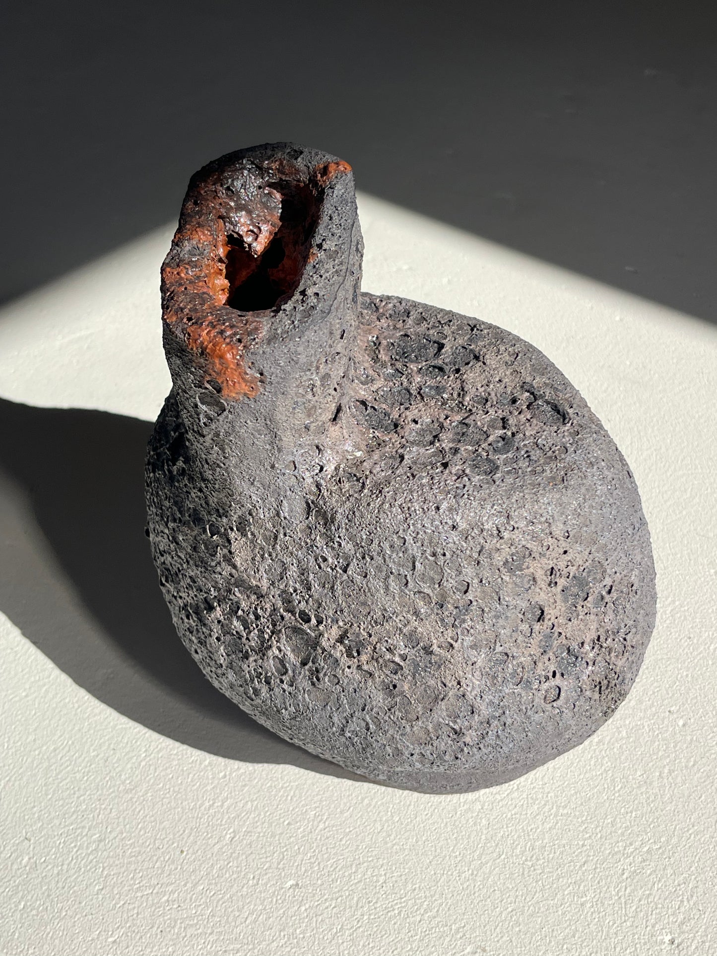 VOLCANIC GREY VASE - Medium