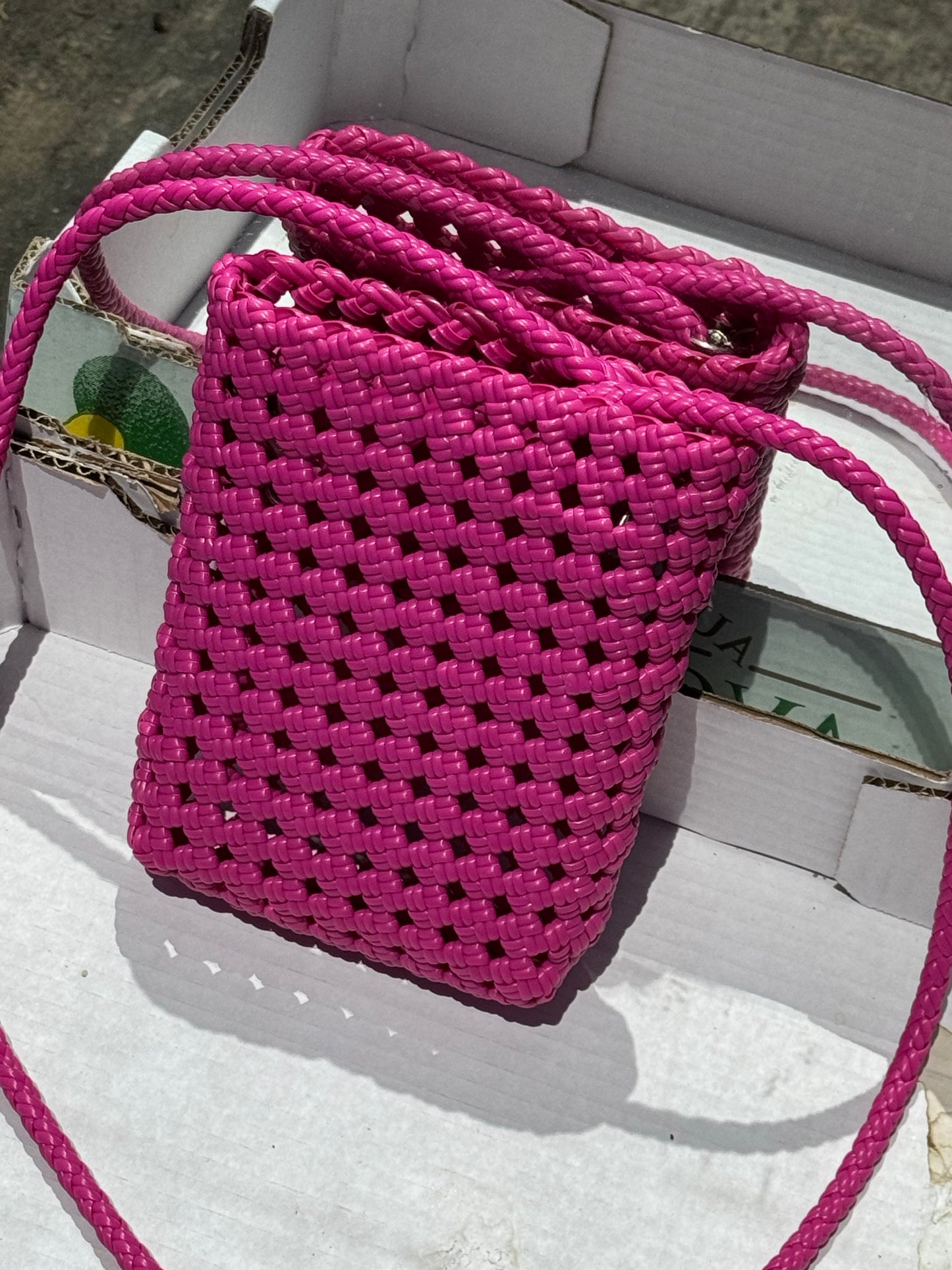 RECYCLED PLASTIC WOVEN CROSS OVER BAG PINK