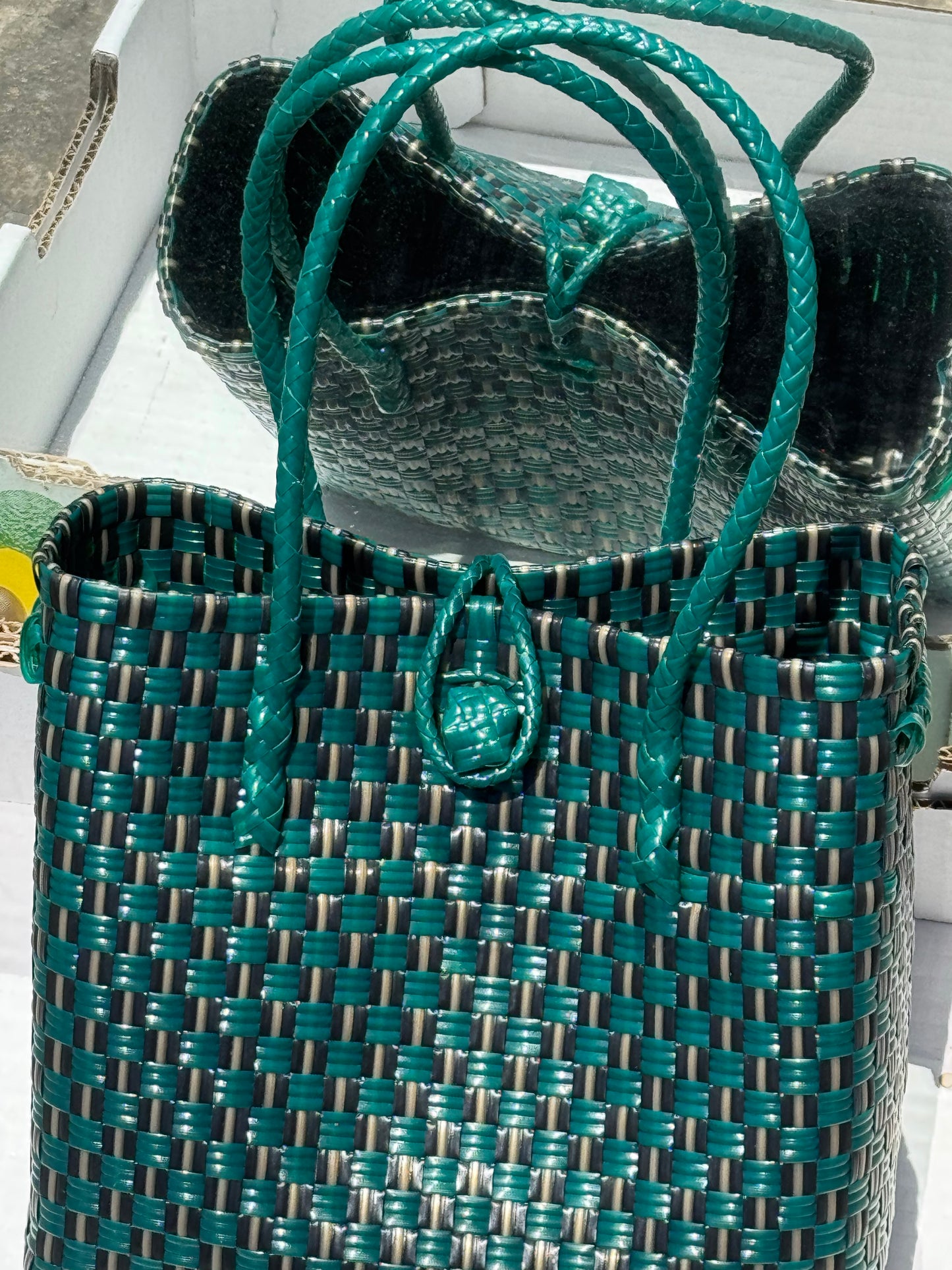 RECYCLED PLASTIC WOVEN BASKET BAG DEEP GREEN MULTI