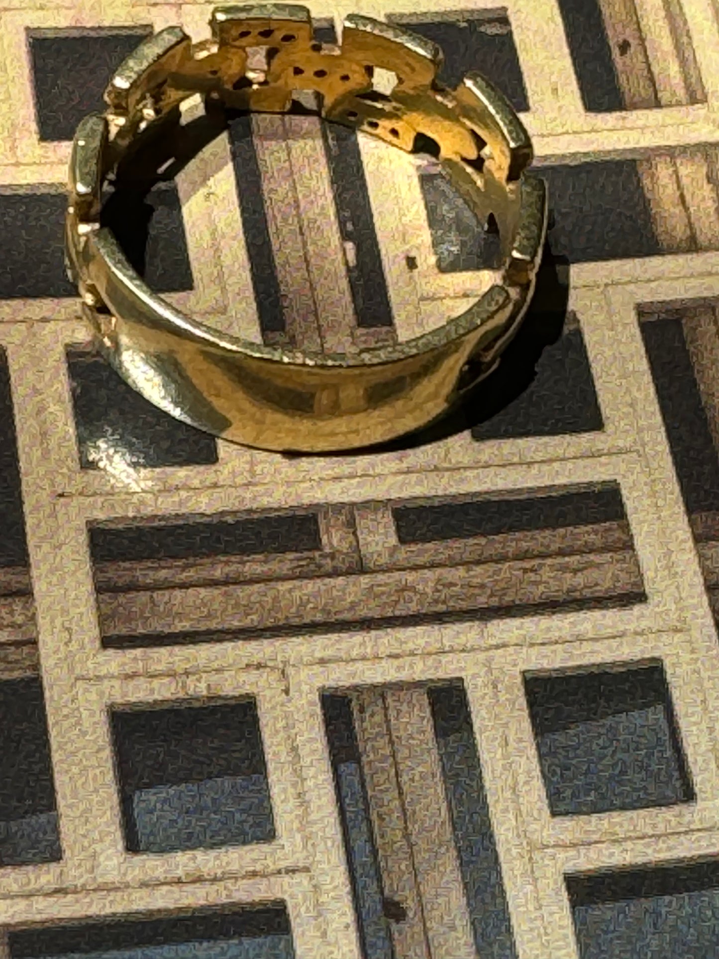 18ct GOLD AND DIAMOND RING