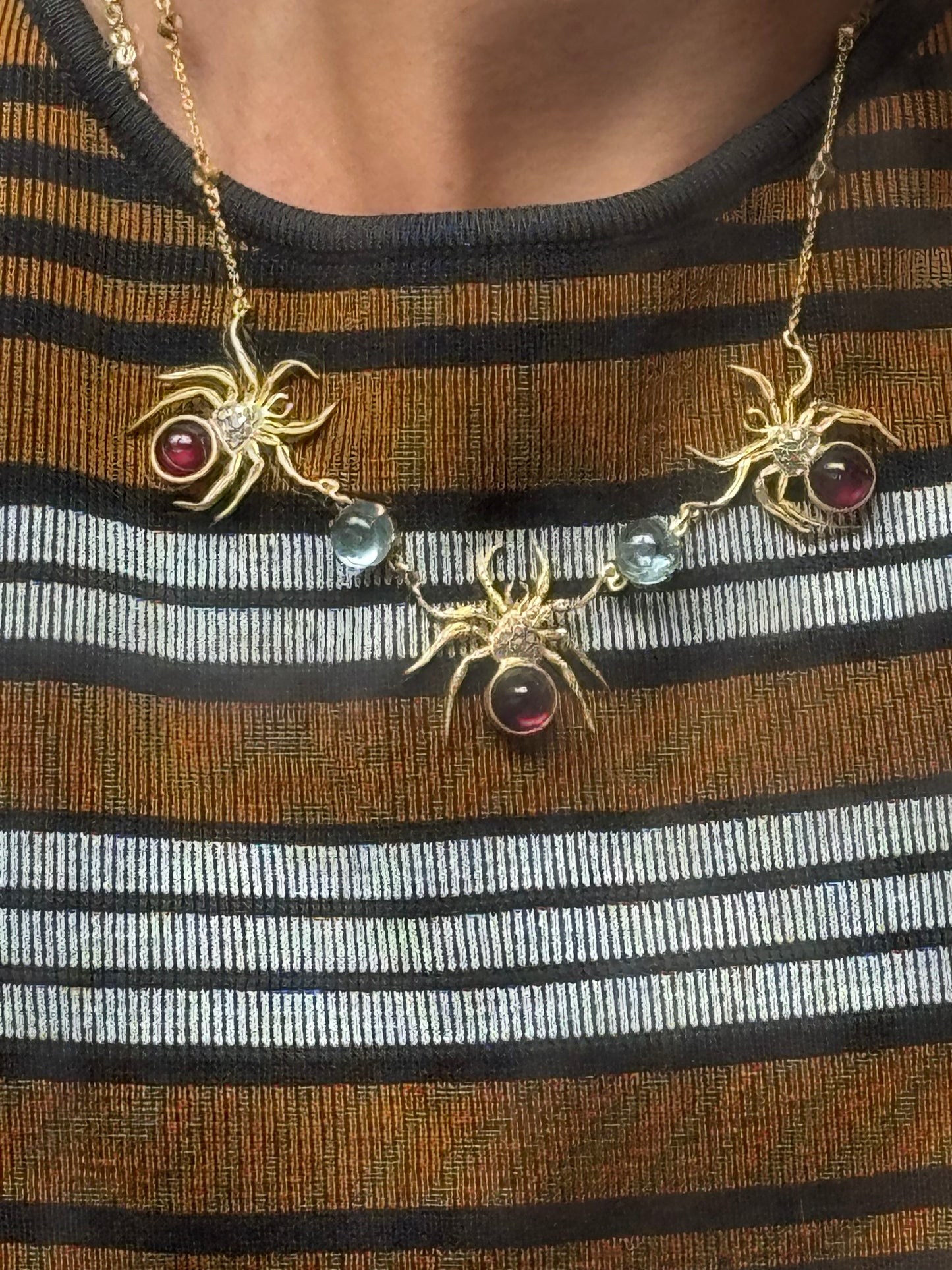 SPIDER DIAMOND GARNET GOLD NECKLACE