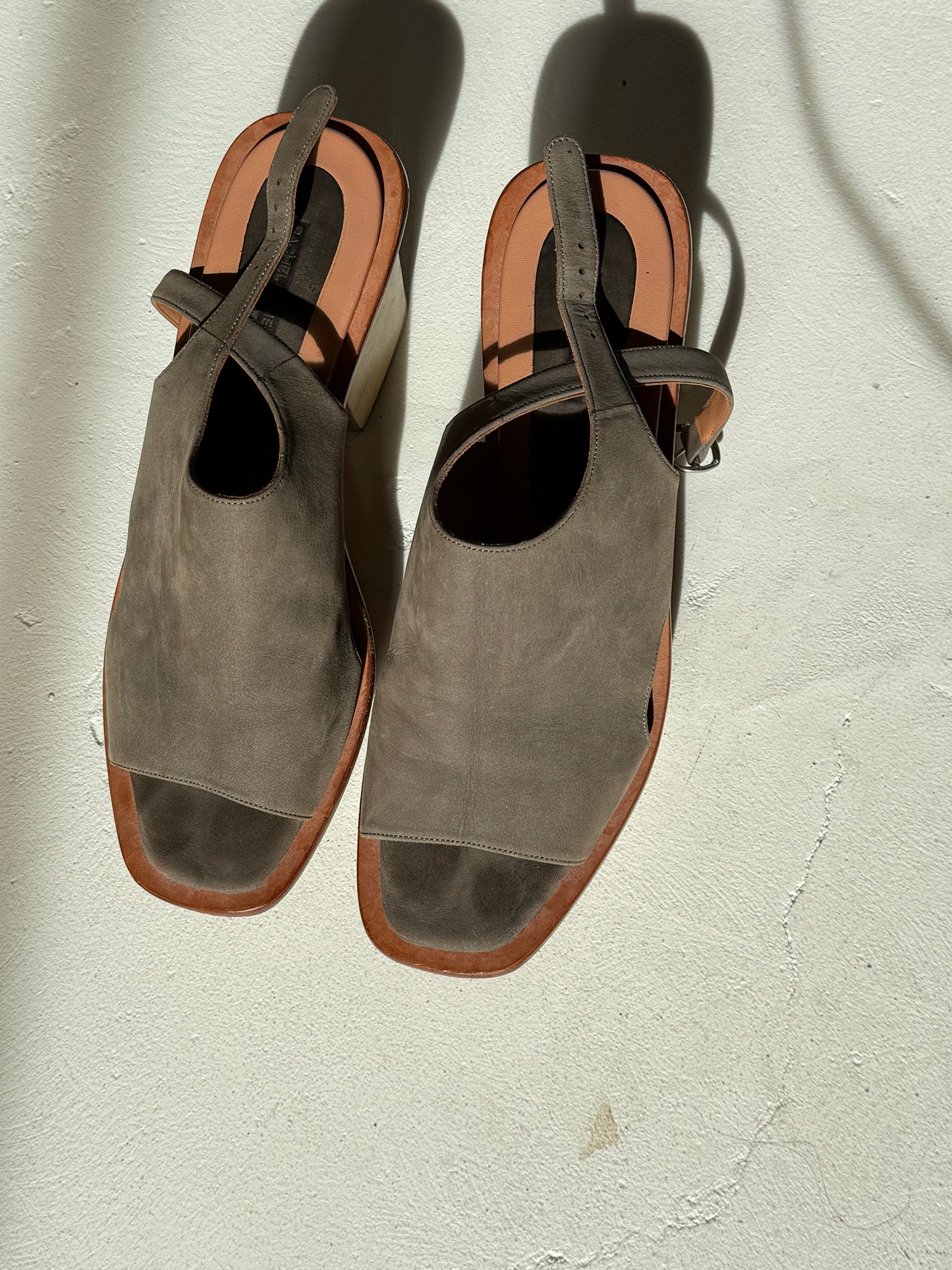 SUSTAIN - RACHEL COMEY GREY LEATHER CLOGS