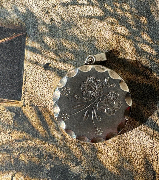 STERLING SILVER FLORAL LOCKET