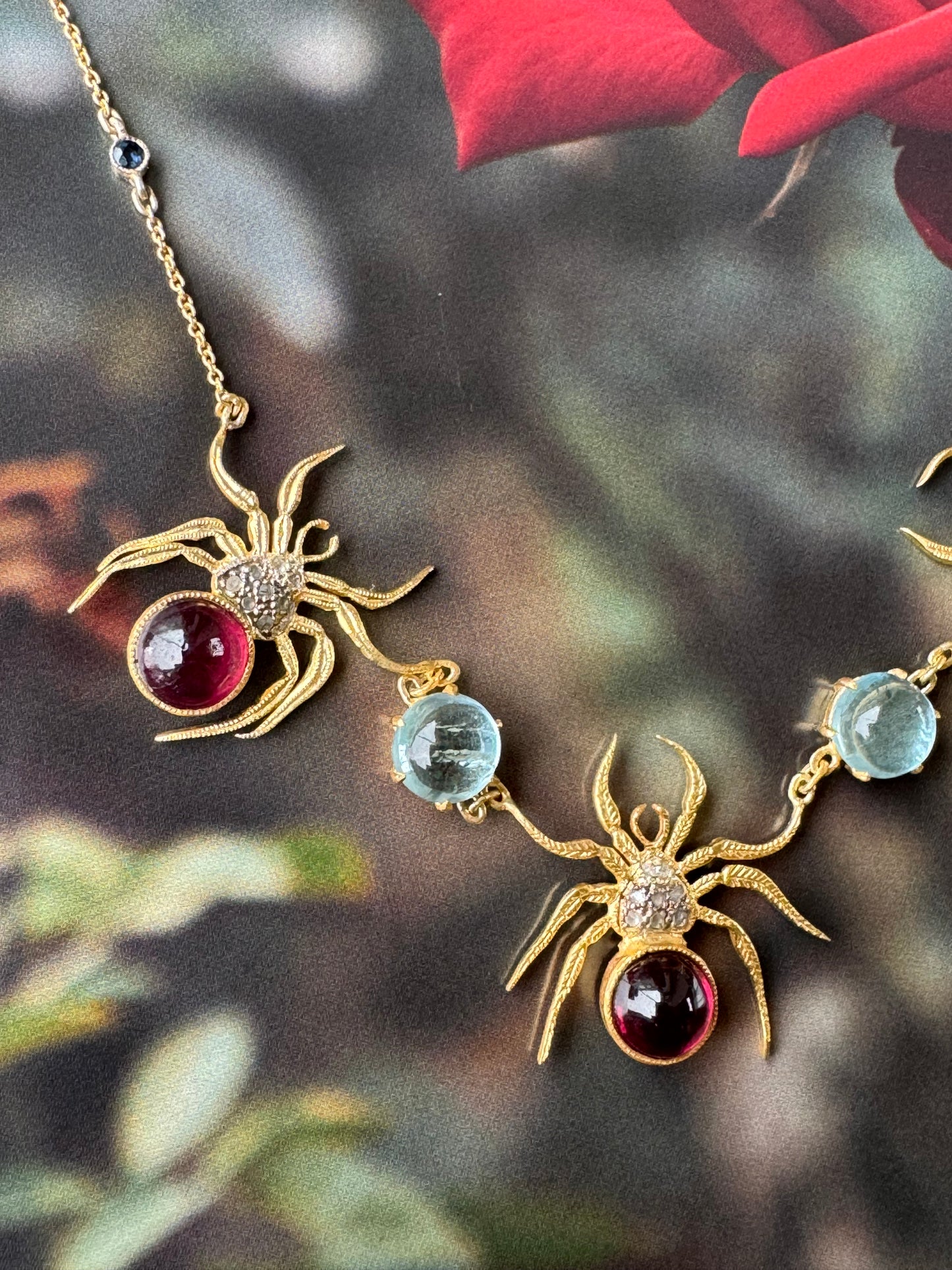 SPIDER DIAMOND GARNET GOLD NECKLACE