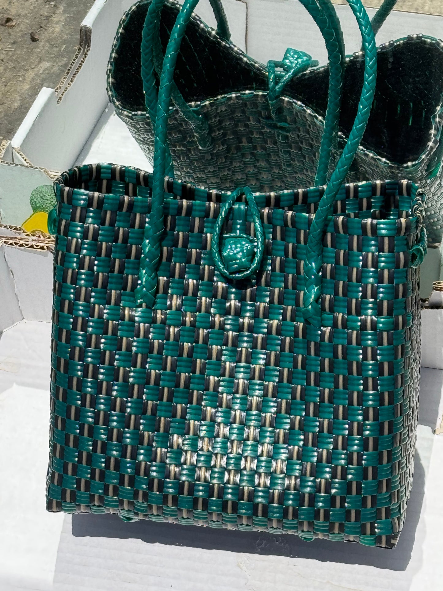 RECYCLED PLASTIC WOVEN BASKET BAG DEEP GREEN MULTI