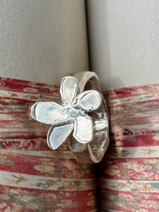 STERLING SILVER ORGANIC DAISY RING
