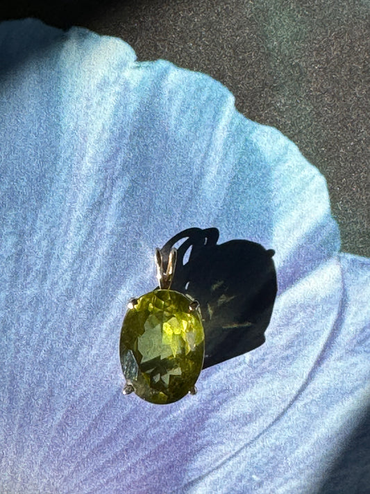 14ct GOLD PERIDOT CHARM